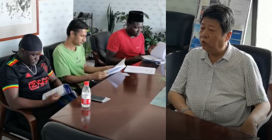 陳爾凡董事長(zhǎng)與國(guó)外技術(shù)人員交流氣盾壩技術(shù)